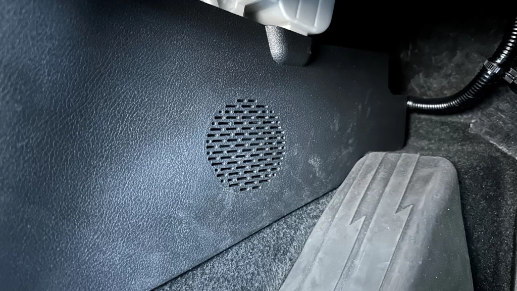 アクティブノイズキャンセラーのスピーカー（T33, X-TRAIL）